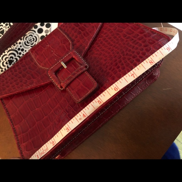 LIZ CLAIBORNE POWER RED HANDBAG - Picture 6 of 7